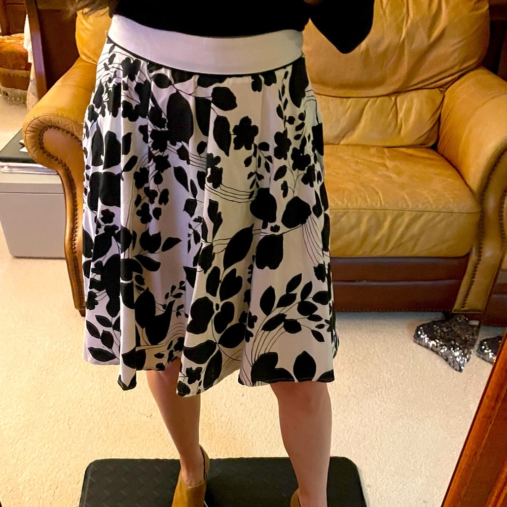 RAMPAGE black and white skirt